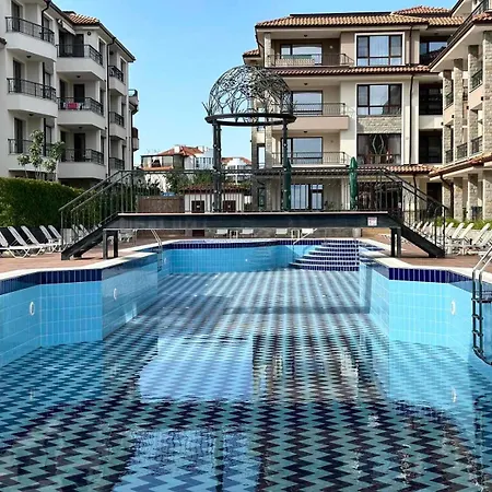 Pool On The شقة بورغاس